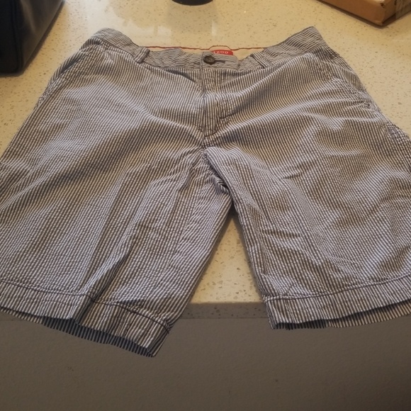 Izod Shorts - Picture 1 of 3